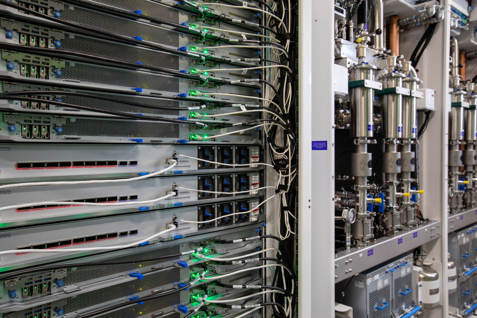 Azure Maia 300 sistemi. Kaynak: Microsoft